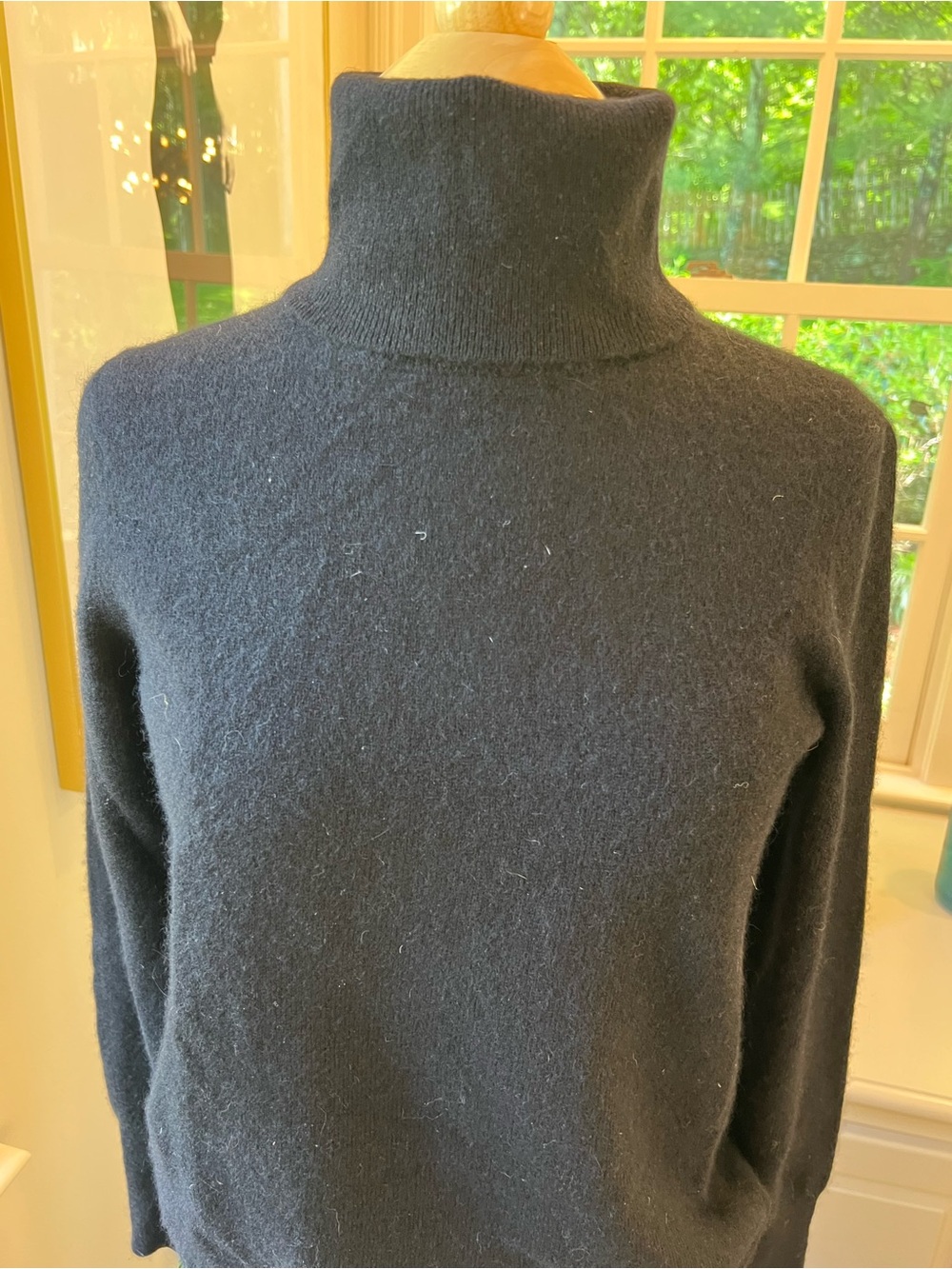 Classic Black cashmere Turtleneck Sweater - Women's